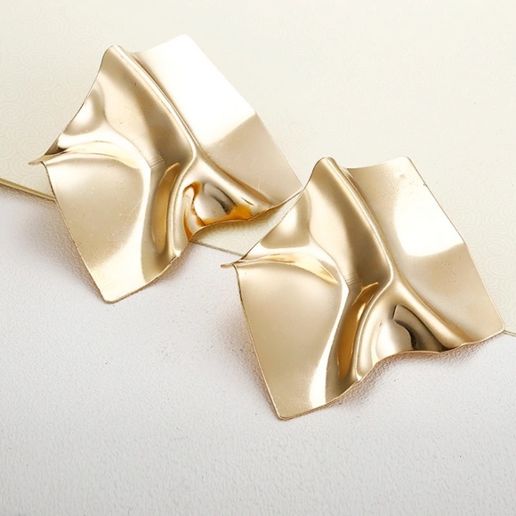 Fashion Gold Stud Earrings, NEW - Picture 3 of 4